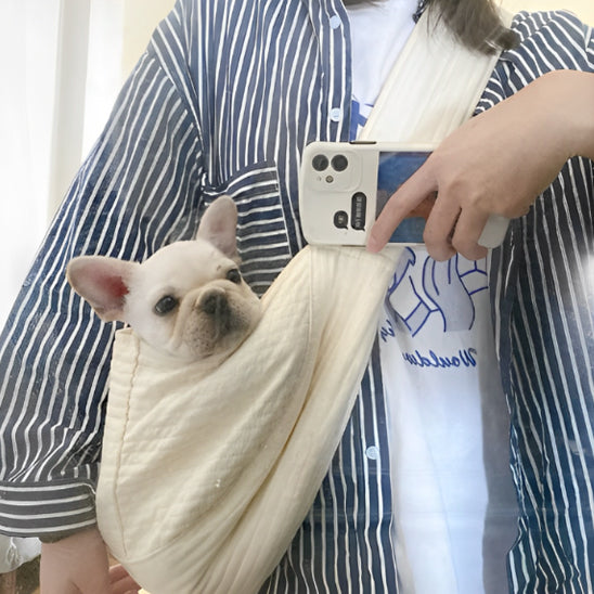 femme avec son chien sans un sac de transport