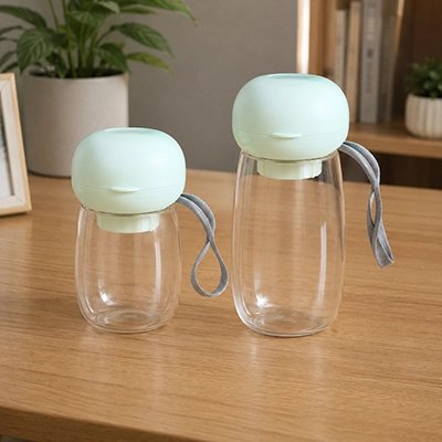 Gourde pour Chien vert sur la table