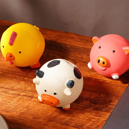 jouet pour chien sur la table en forme de cochon, vache et poulet