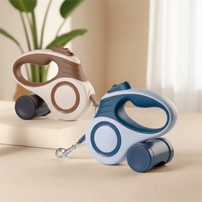 Laisse enrouleur chien marron et bleu