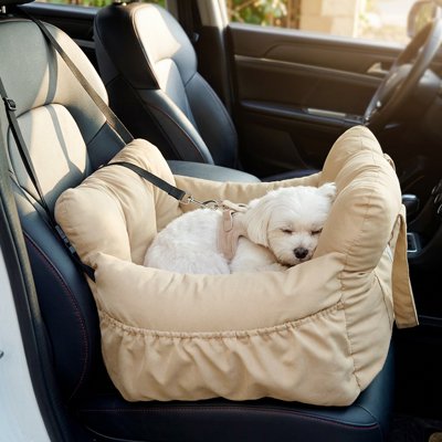 Siege auto pour chien chien qui dort dedan
